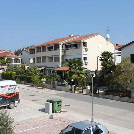 Apartment With A Parking Space Novigrad - 6936 *