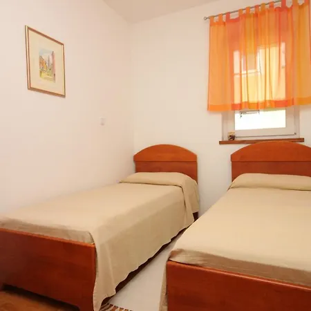 With A Parking Space Novigrad - 6936 Appartement