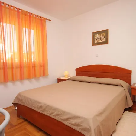 Appartement With A Parking Space Novigrad - 6936